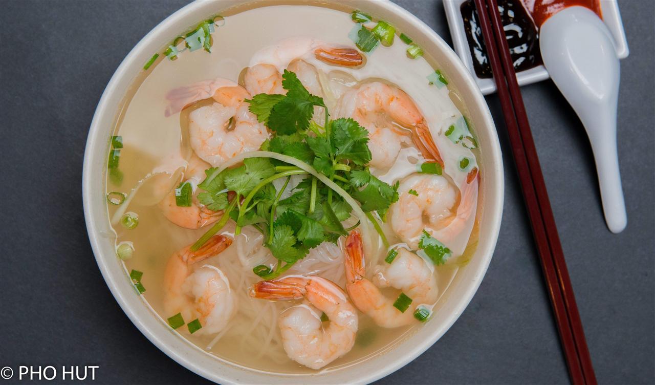 A steaming bowl of Vietnamese pho